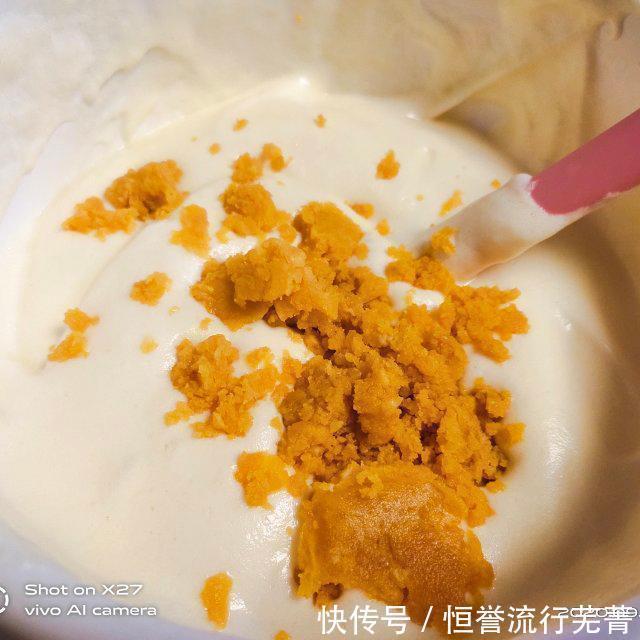 咸蛋|咸蛋黄戚风蛋糕,柔软可口,十分好吃