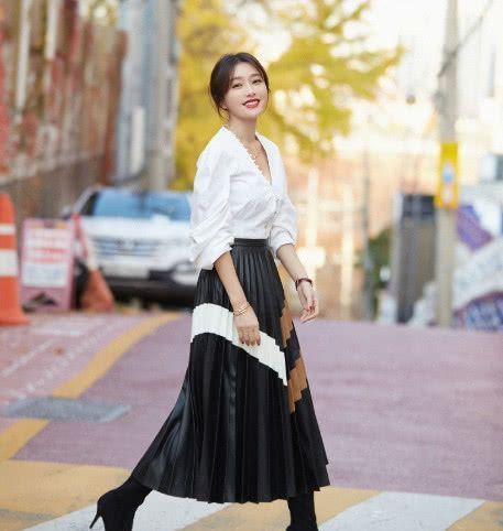 街拍：小姐姐搭配尽显青春靓丽，大方又优雅