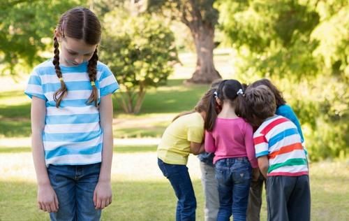 “我可以一起玩吗？”这种教科书式的社交方式，不知坑了多少孩子