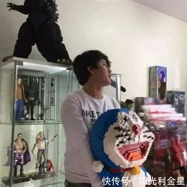 哆啦小猫弄坏手办爱好者拼起来的哆啦A梦,之后会怎么样小猫呆了