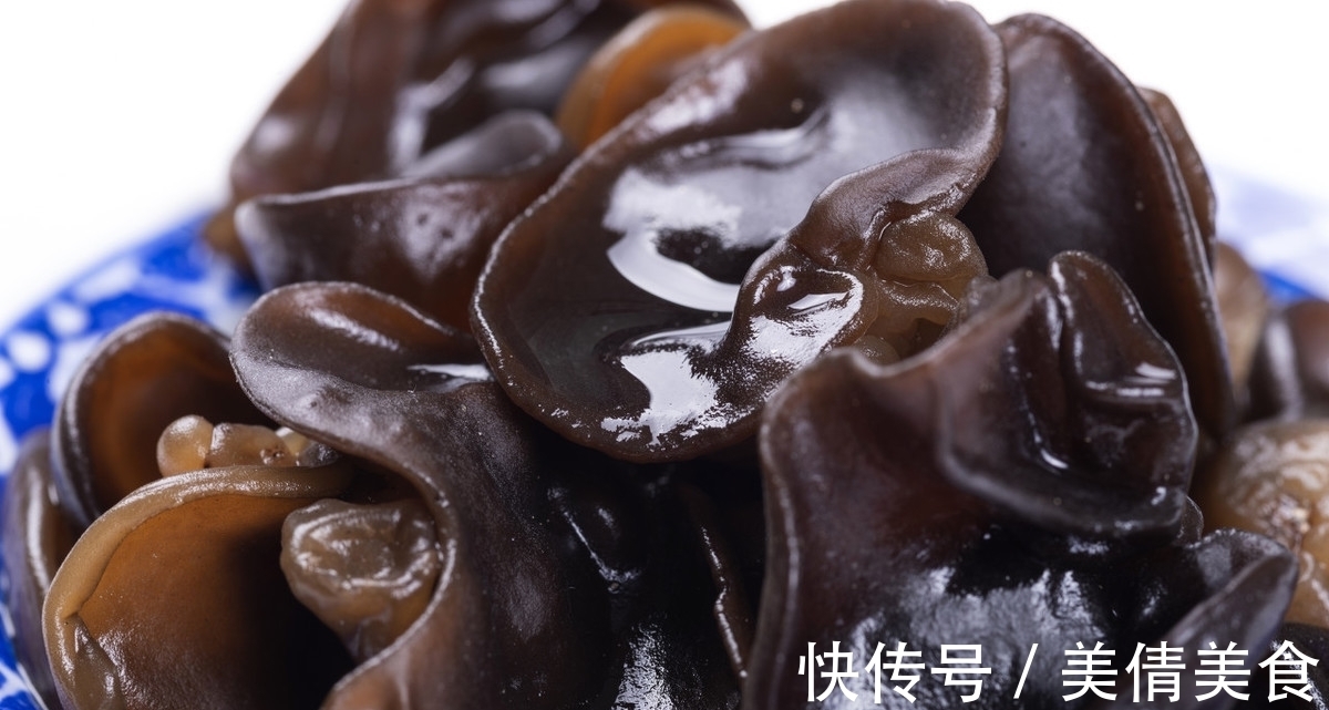 大厨|泡木耳,10个人9个错,大厨教你此1招,木耳泡发得又快又干净