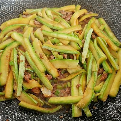 肉酱|香芹肉酱烧瓜条