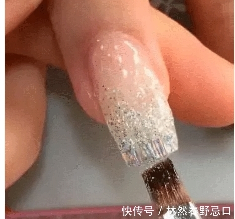 别再去美甲店了,最近这款“棉花”延长指甲火了,自己在家就能做