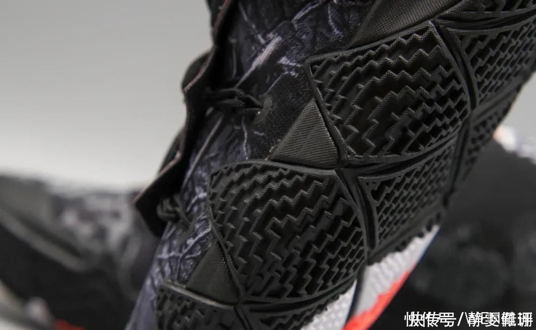 一双鞋上有十多款鞋的元素?欧文S2是历代签名鞋的浓缩?