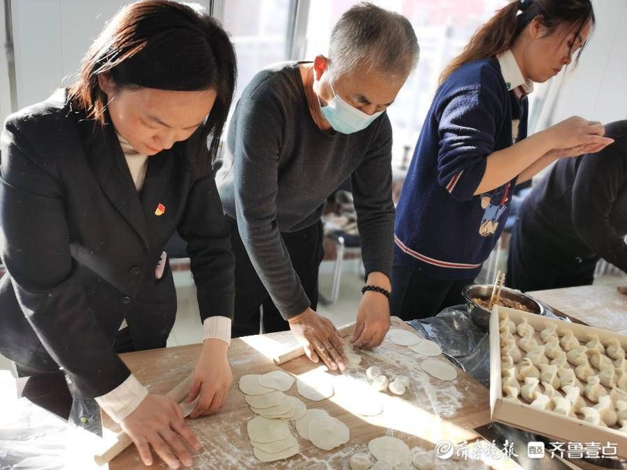 包水饺|文汇街道绣园社区开展“情暖冬至 爱在社区”包水饺活动