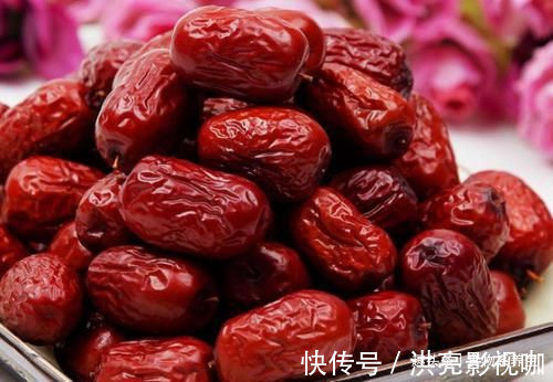 红枣别再直接吃非常脏，干货店老板教我一招，灰尘虫卵自己跑出来