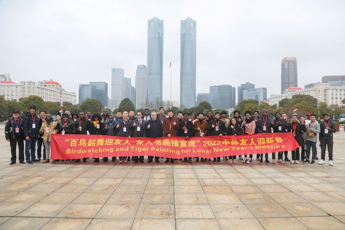 中外&百鸟起舞迎友人 友人书画接寅虎——中外友人在南昌喜迎新春