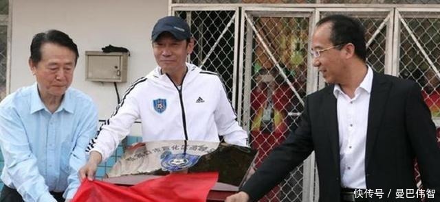 国足|50岁前国脚出狱后办俱乐部,前妻是歌坛天后,如今再婚生活安稳