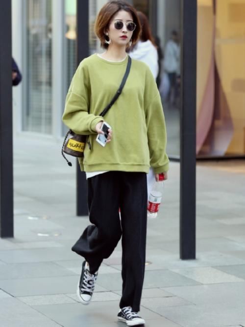 建议千万别扔掉你的“肥肥裤”,学学下面这样穿,立马让你潮炸天