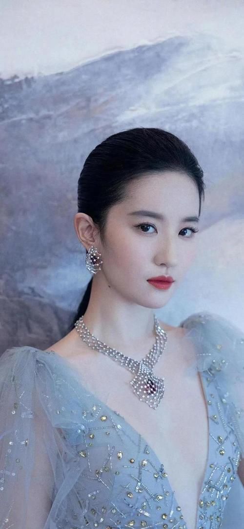 头肩|披发是仙女,绑发就变土气?如何快速分辨适合发型,牢记4个重点