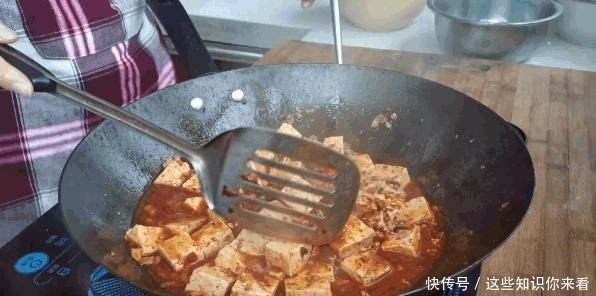 做麻婆豆腐,学会这个技巧,豆腐麻辣鲜香嫩而不碎,比吃红烧肉香