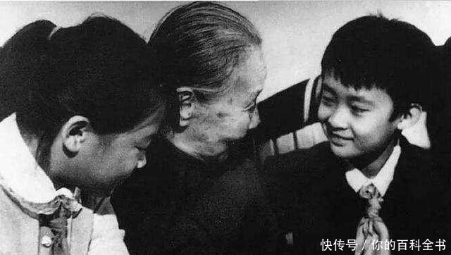 冰心的孙子在她墓碑上刻出“教子无方,枉为人表”,原因究竟为何!