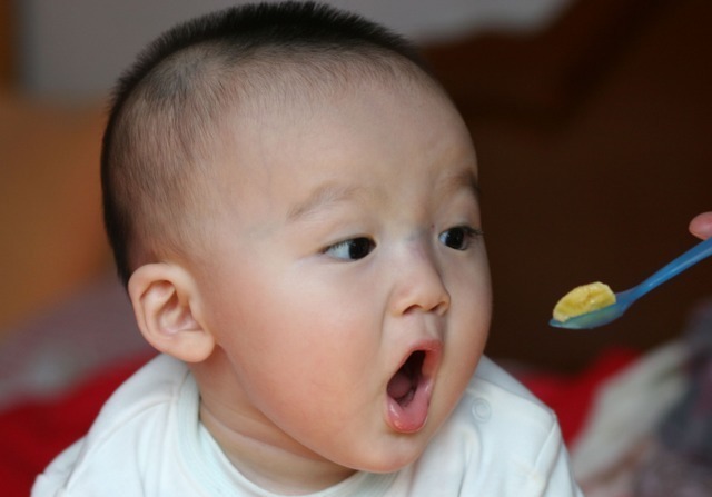 喂奶|1-6个月宝宝的育儿难点,记住6个“关键词”,附详细养护建议