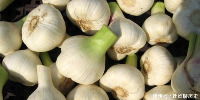 简单|大蒜保存原来如此简单,放1年不发芽不干瘪,网友:早不说