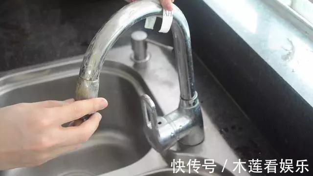 洗碗池|用完的牙膏管别扔掉,放在厨房一年能省不少钱,邻居见了纷纷学!