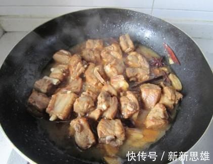 萝卜|炖排骨时，不要直接焯水！学会大厨的做法，排骨鲜嫩入味，特别香