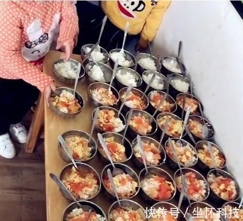 饭菜|孩子说幼儿园饭菜香，看到老师拍照后，我立刻带孩子转学