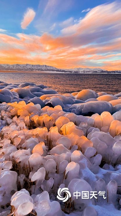 冰雕|新疆赛里木湖冬日现天然“冰雕” 阳光下绚烂如海底珊瑚
