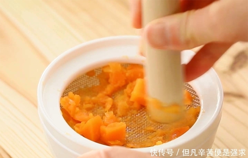 过程中|给婴儿添加食物时，需要注意什么事情？