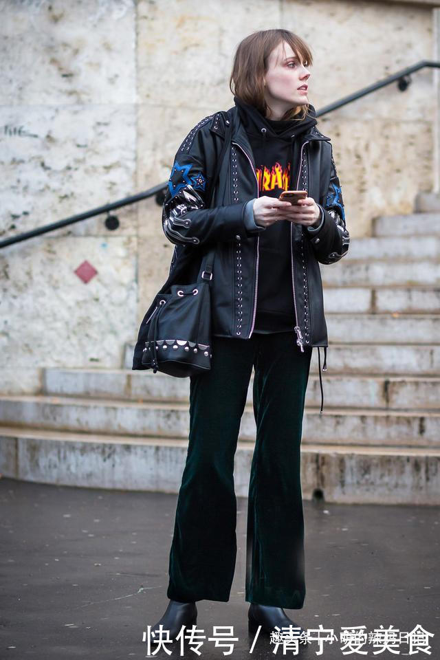 早秋穿卫衣,建议搭配这5款“下装”!青春时髦,谁穿谁好看