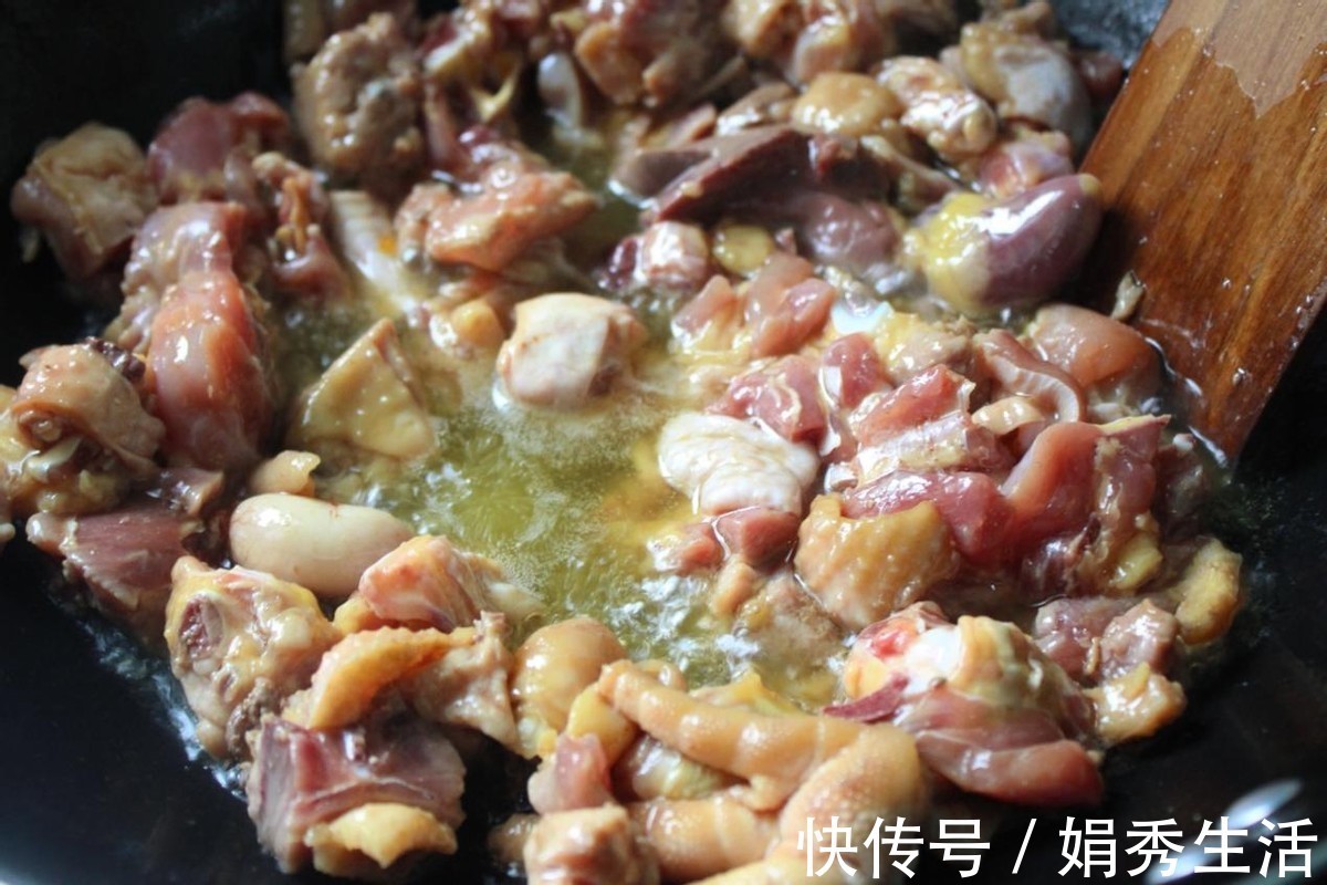 红椒|这大盘鸡看着就流口水，颜色鲜艳好吃，出锅2碗米饭不够吃