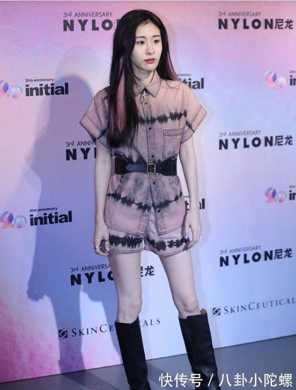 粉色|张碧晨还是太瘦了,腿细的靴筒都塞不满,单看腰围真不像生过孩子