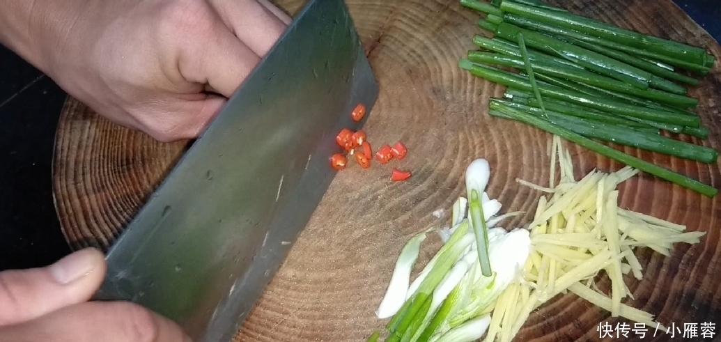 美味|爱吃鱼的收藏喽,学会鱼肉一个特色做法,简单美味,出锅太漂亮了