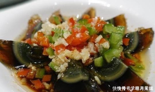 凉拌皮蛋时,3种调料缺一不可,很多人不懂,难怪皮蛋难吃不入味