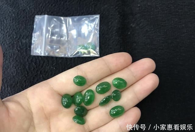 小黄|十四颗满绿蛋面,重新设计成套装项链和耳环,是种什么体验