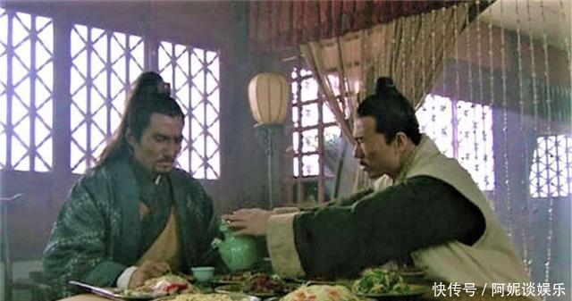 宋江!林冲大战王进,王进说了一句诡异的话,林冲听后大叫一声当场昏倒