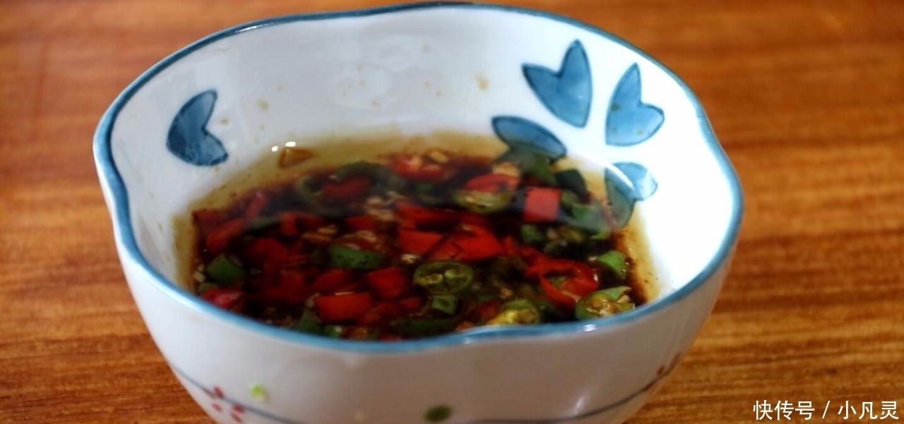 茄子别再炒着吃了,教你一种新做法,比大鱼大肉香,做三根不够吃