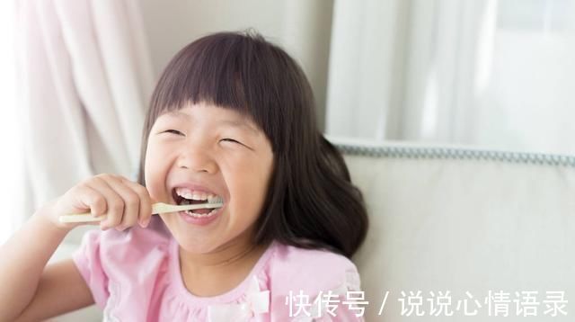 宝宝|宝宝多大开始刷牙适合乳牙萌出前,该如何给宝宝清洁口腔