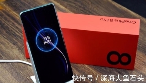 中端手机|价格腰斩?12GB+256GB,高端旗舰产品进入中端手机市场