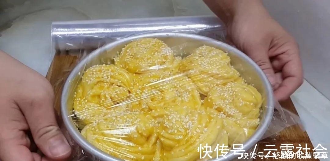 面包这样做才好吃,加4个鸡蛋,比蛋糕简单好吃,没烤箱也能成功