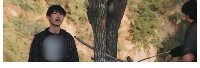 《变形计》最豪富二代，因衣服太大牌全程打码，网友：穷限制想象