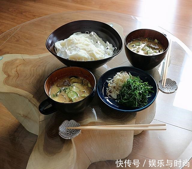 小两口之家,全屋布满绿植鲜花,把生活过成了诗,太美太治愈了!