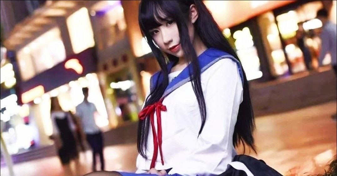 jk|95后“JK制服”老師惹爭議,家長憤怒漫迷興奮,簡直是天天逛漫展