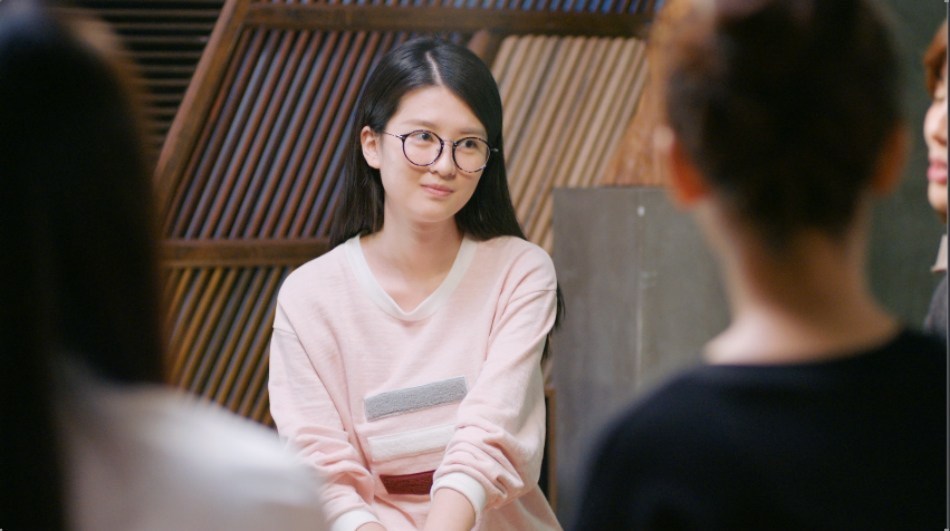 邱瑩瑩|楊紫、蔣欣高度還原《歡樂頌》, 而她無戲可演, 就因為說了那句話