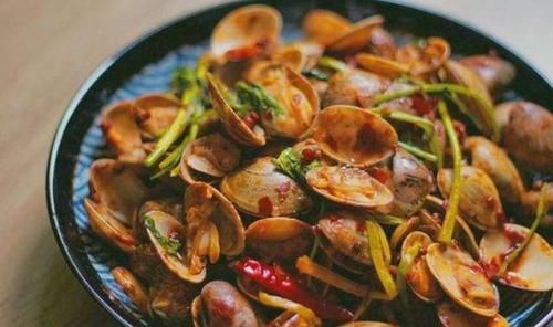 花蛤怎样炒最好？要不要过水？