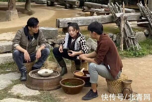 谢霆锋杨超越合体现身贵州荔波“农家兄妹”划木船悠闲惬意