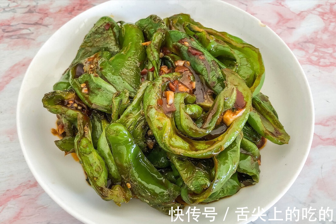 入味|做虎皮青椒，万不能直接倒油，提前多做1步，起皮还入味，真下饭