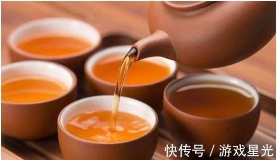 招待客人喝茶时,上这3类茶给客人喝,是会丢人的!不能选错了