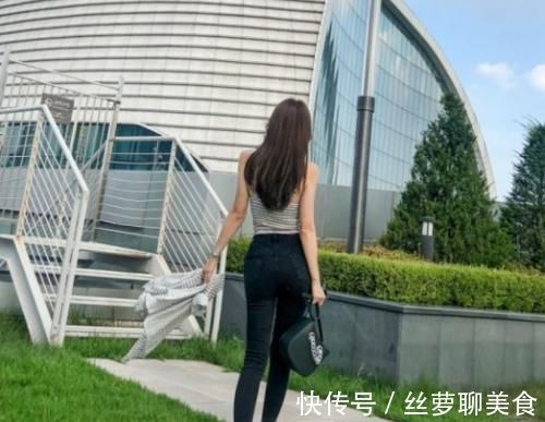 女神|小姐姐爱穿贴身的紧身牛仔裤,发挥女神的优势