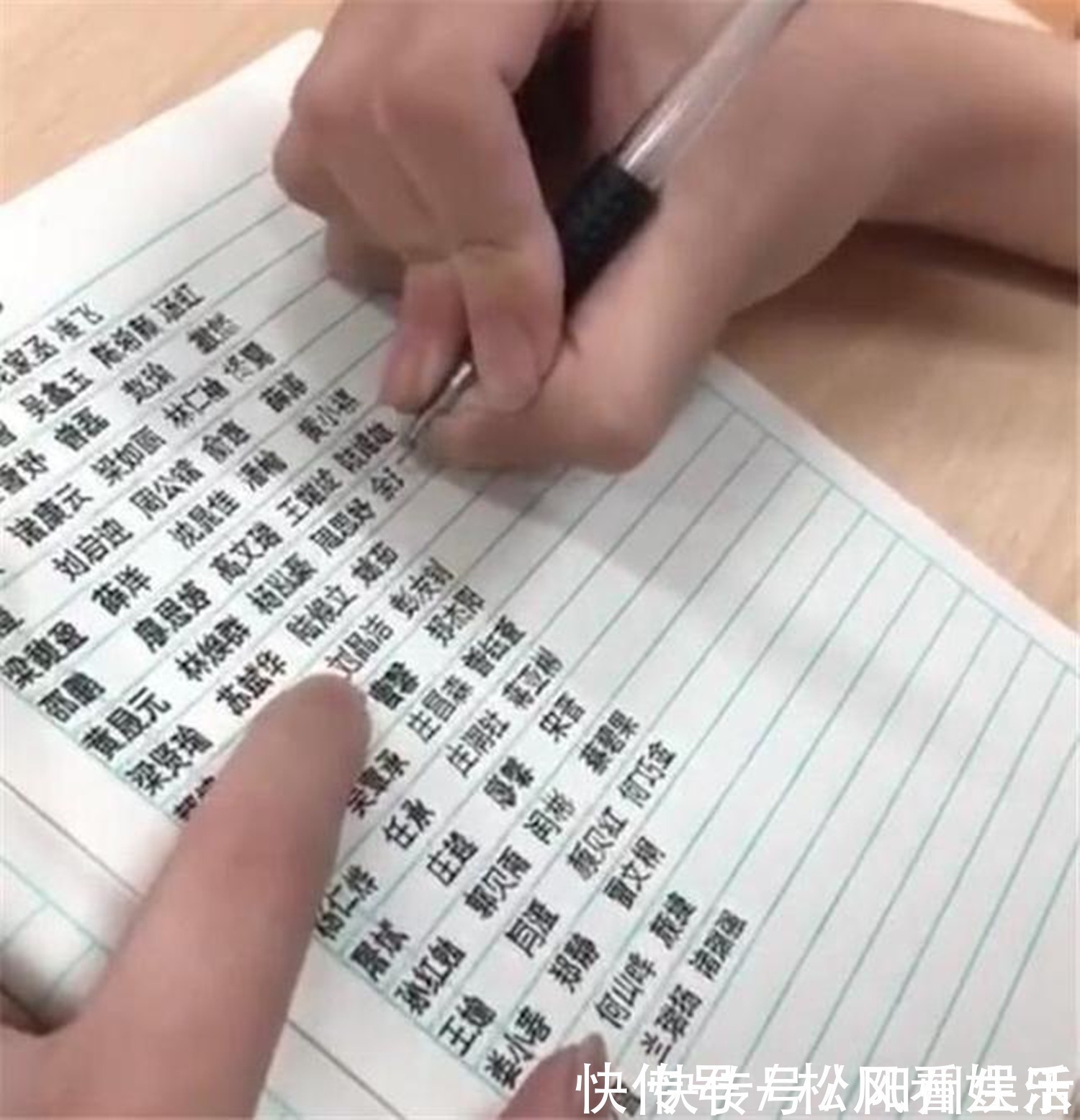 自闭症|16岁少年写字工整如印刷,点赞量超700万,父母却说孩子病了