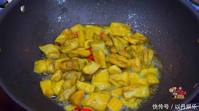 饭店卖138元一份，猪大肠吃出新花样，连配菜很多人都没见过！