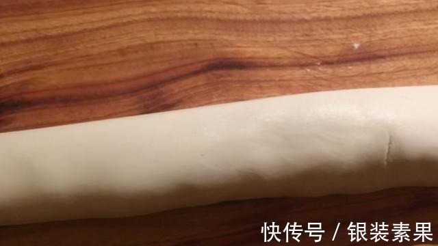发面直接加酵母粉和白糖是大错,教你一小妙招,发面只需10分钟