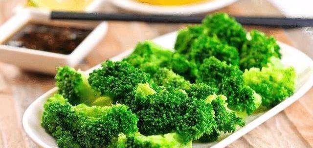  吃这7类食物必须先焯水，很多人一直吃错了，别等生病了再改正