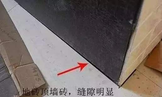 空隙|卫生间贴瓷砖,老婆非要墙边留“空隙”,老师傅直夸是个懂行人