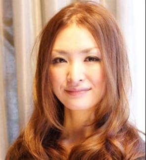 女人 女人过了40岁,尽量别留3种发型,又土又“显老”,希望你不是