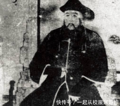 光绪|他自称是多尔衮的十世孙光绪亲侄，穿马褂，留长辫，保持清室生活